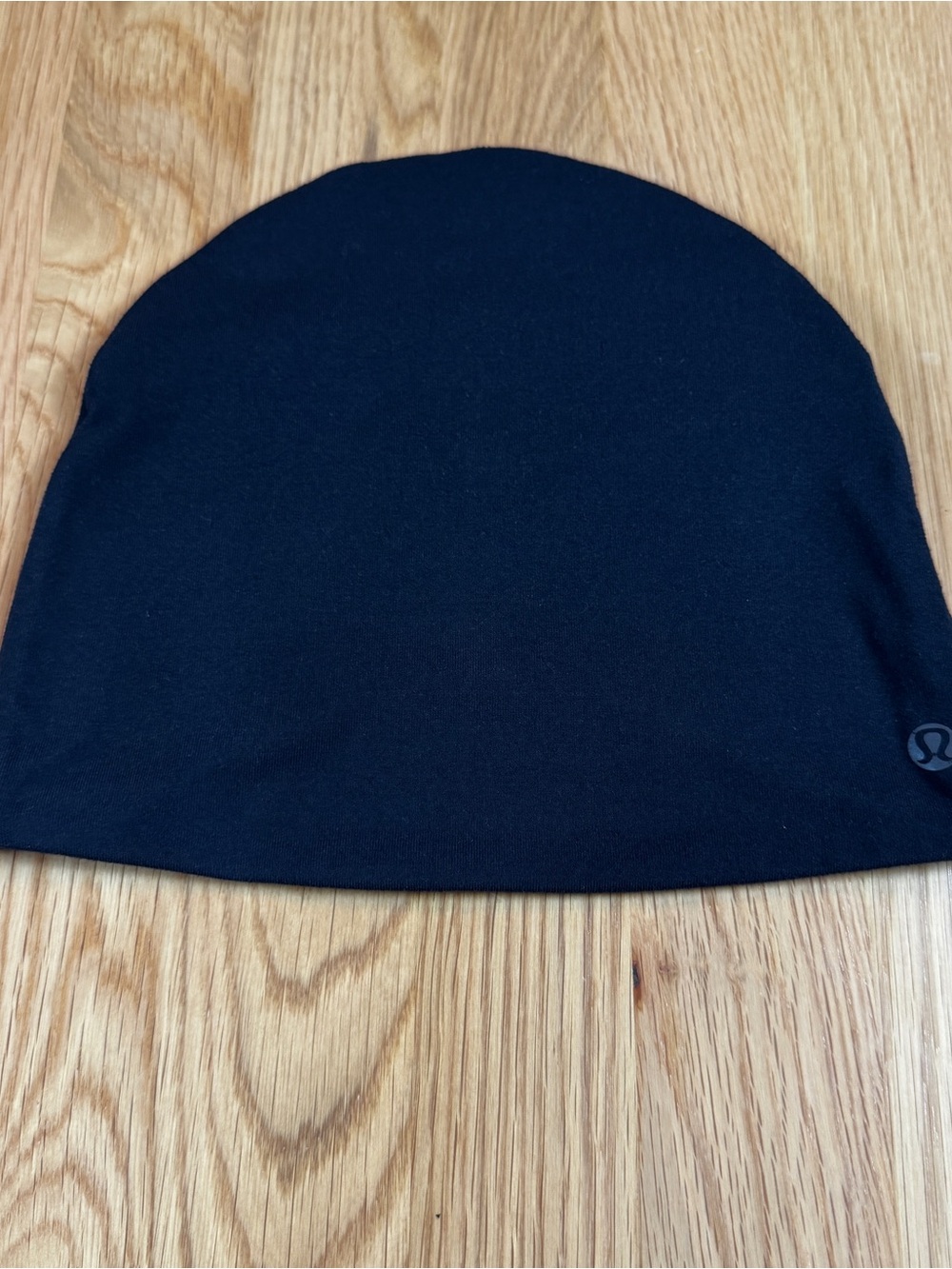 lululemon athletica Black Stretch Performance Beanie Running ponytail opening